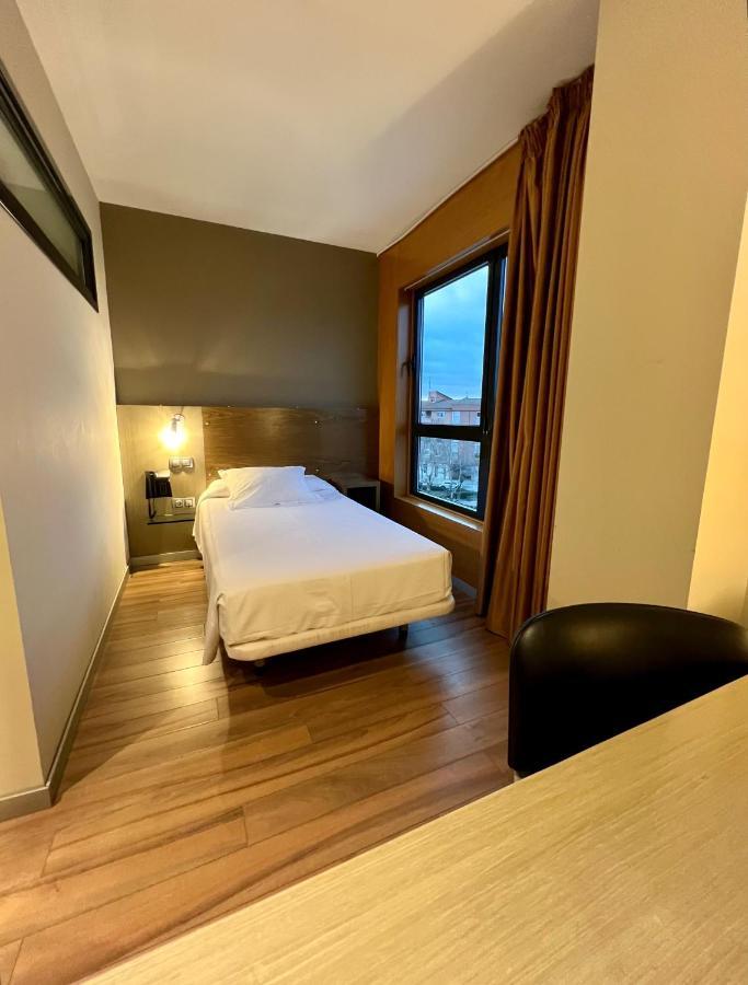 Hotel Duero Laguna de Duero Buitenkant foto