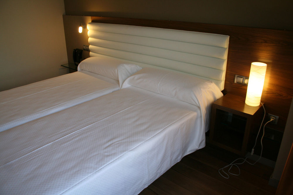Hotel Duero Laguna de Duero Buitenkant foto