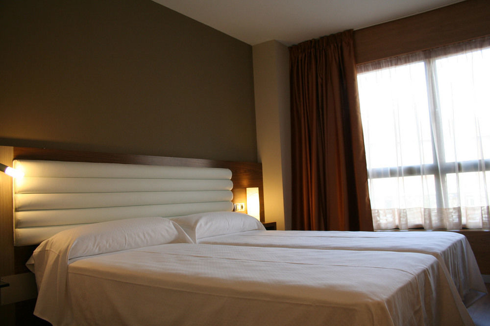 Hotel Duero Laguna de Duero Buitenkant foto