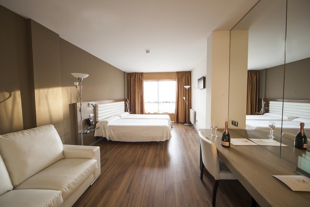 Hotel Duero Laguna de Duero Buitenkant foto