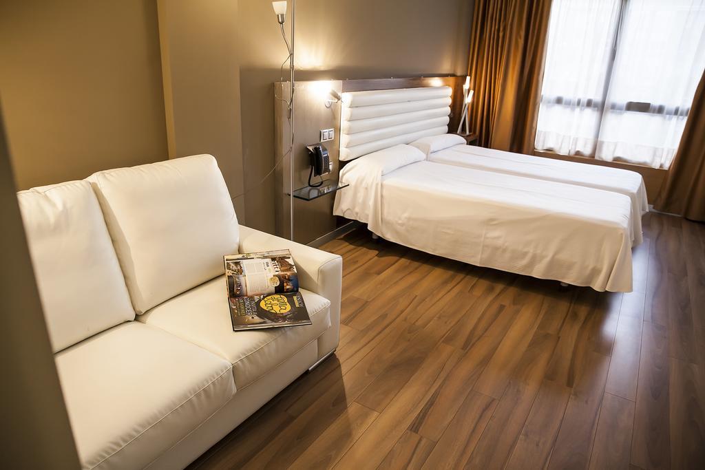 Hotel Duero Laguna de Duero Buitenkant foto