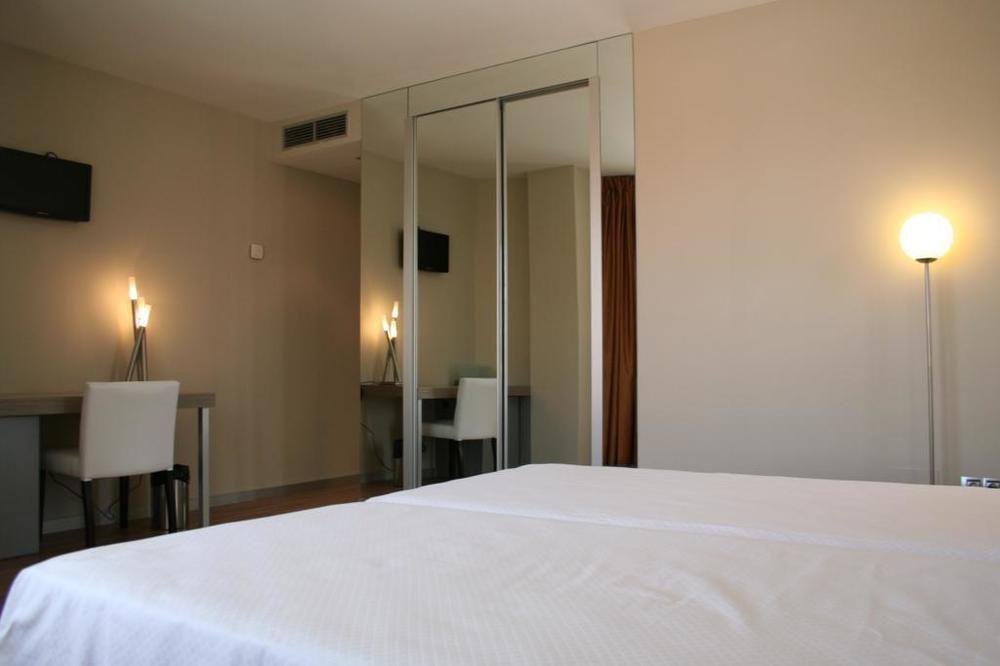 Hotel Duero Laguna de Duero Buitenkant foto