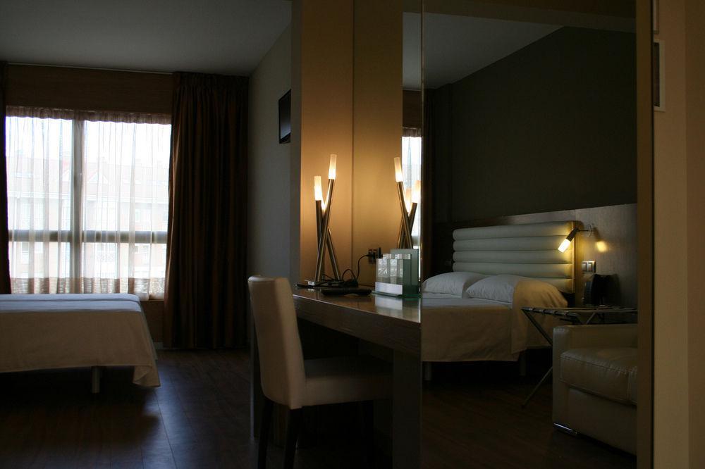 Hotel Duero Laguna de Duero Buitenkant foto