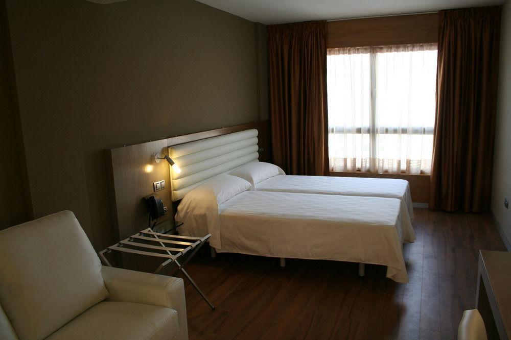 Hotel Duero Laguna de Duero Buitenkant foto